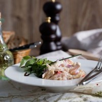 Салат «Нежный» с курицей и сыром