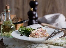 Салат «Нежный» с курицей и сыром