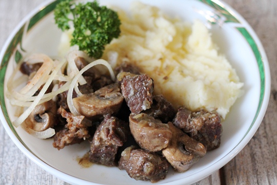 Мясо с грибами в мультиварке