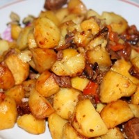 Тушеное мясо с грибами и картошкой