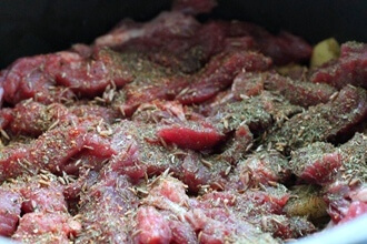 Сочная говядина с овощами в мультиварке