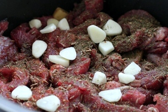 Сочная говядина с овощами в мультиварке