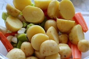 Картофельный суп с овощами в мультиварке