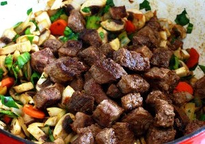 Рагу из говядины и перловкой в мультиварке