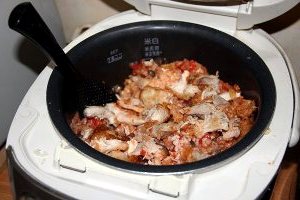 Рис с курицей и грибами в томате в мультиварке